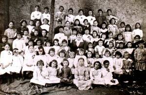 1916 - Susana Matilde González Tuñón y alumnas
