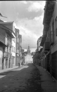 Calle de Escobar\\ e iglesia de San Pedro al fondo